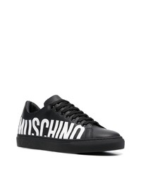 schwarze und weiße bedruckte Leder niedrige Sneakers von Moschino