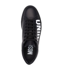 schwarze und weiße bedruckte Leder niedrige Sneakers von Moschino