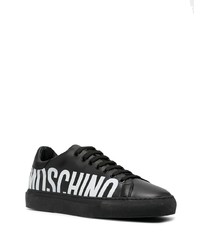 schwarze und weiße bedruckte Leder niedrige Sneakers von Moschino