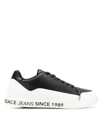 schwarze und weiße bedruckte Leder niedrige Sneakers von VERSACE JEANS COUTURE