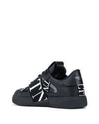 schwarze und weiße bedruckte Leder niedrige Sneakers von Valentino Garavani