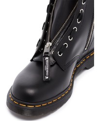 schwarze und weiße bedruckte Lederfreizeitstiefel von Dr. Martens