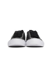 schwarze und weiße bedruckte Segeltuch niedrige Sneakers von McQ Alexander McQueen