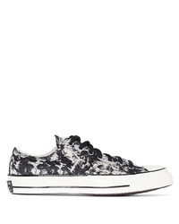 schwarze und weiße bedruckte Segeltuch niedrige Sneakers von Converse