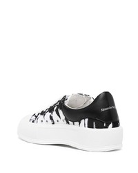schwarze und weiße bedruckte Segeltuch niedrige Sneakers von Alexander McQueen
