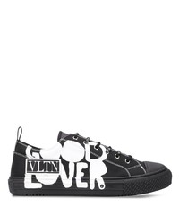 schwarze und weiße bedruckte Segeltuch niedrige Sneakers von Valentino Garavani
