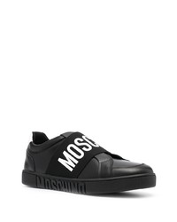 schwarze und weiße bedruckte Slip-On Sneakers aus Leder von Moschino