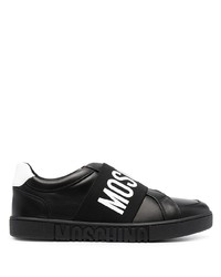 schwarze und weiße bedruckte Slip-On Sneakers aus Leder von Moschino
