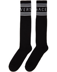schwarze und weiße bedruckte Socken von Versace
