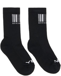 schwarze und weiße bedruckte Socken von VTMNTS