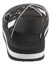 schwarze und weiße flache Sandalen aus Segeltuch von UGG