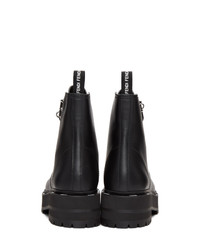 schwarze und weiße flache Stiefel mit einer Schnürung aus Leder von Fendi