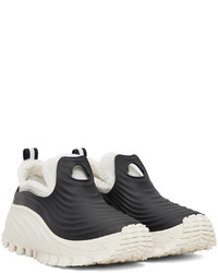 schwarze und weiße Gummi niedrige Sneakers von Moncler