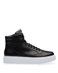 schwarze und weiße hohe Sneakers aus Leder von Prada