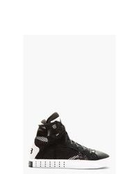 schwarze und weiße hohe Sneakers aus Wildleder