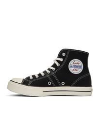 schwarze und weiße hohe Sneakers von Converse