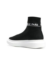 schwarze und weiße hohe Sneakers von Gaelle Bonheur