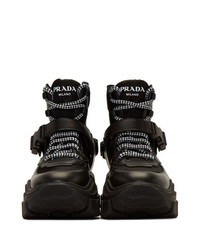 schwarze und weiße klobige flache Stiefel mit einer Schnürung aus Leder von Prada