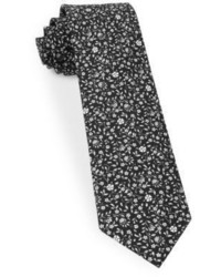 schwarze und weiße Krawatte mit Blumenmuster