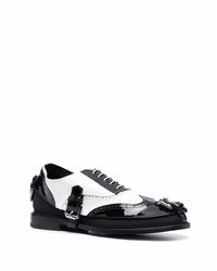 schwarze und weiße Leder Brogues von Moschino