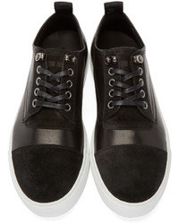 schwarze und weiße Leder niedrige Sneakers von McQ