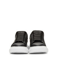 schwarze und weiße Leder niedrige Sneakers von Alexander McQueen