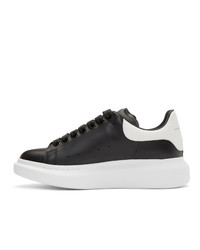 schwarze und weiße Leder niedrige Sneakers von Alexander McQueen