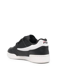 schwarze und weiße Leder niedrige Sneakers von Fila