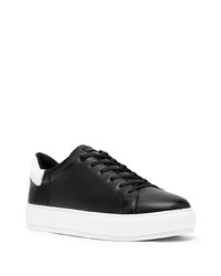 schwarze und weiße Leder niedrige Sneakers von Kurt Geiger London