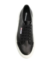 schwarze und weiße Leder niedrige Sneakers von Superga