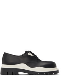 schwarze und weiße Leder Oxford Schuhe von Bottega Veneta