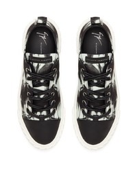 schwarze und weiße Mit Batikmuster Segeltuch niedrige Sneakers von Giuseppe Zanotti