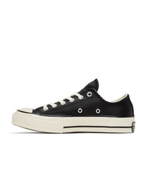 schwarze und weiße niedrige Sneakers von Converse