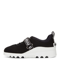 schwarze und weiße niedrige Sneakers von Miu Miu