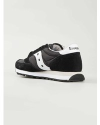 schwarze und weiße niedrige Sneakers von Saucony