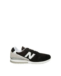 schwarze und weiße niedrige Sneakers von New Balance