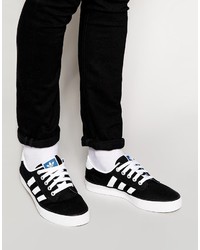 schwarze und weiße Segeltuch niedrige Sneakers von adidas