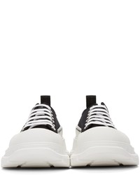 schwarze und weiße Segeltuch niedrige Sneakers von Alexander McQueen