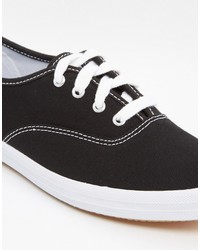 schwarze und weiße Segeltuch niedrige Sneakers von Keds