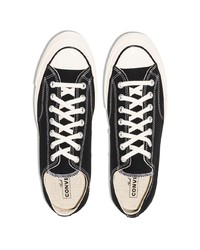 schwarze und weiße Segeltuch niedrige Sneakers von Converse