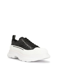 schwarze und weiße Segeltuch niedrige Sneakers von Alexander McQueen