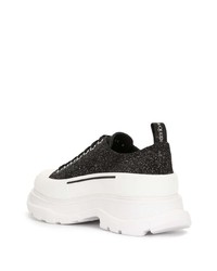 schwarze und weiße Segeltuch niedrige Sneakers von Alexander McQueen