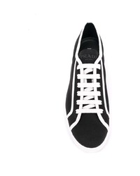 schwarze und weiße Segeltuch niedrige Sneakers von Prada