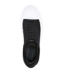 schwarze und weiße Segeltuch niedrige Sneakers von Alexander McQueen