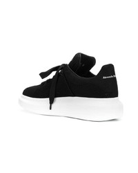 schwarze und weiße Segeltuch niedrige Sneakers von Alexander McQueen