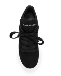 schwarze und weiße Segeltuch niedrige Sneakers von Alexander McQueen