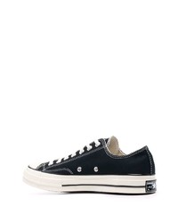 schwarze und weiße Segeltuch niedrige Sneakers von Converse