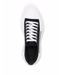 schwarze und weiße Segeltuch niedrige Sneakers von Alexander McQueen