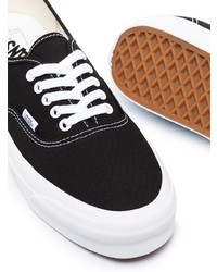 schwarze und weiße Segeltuch niedrige Sneakers von Vans