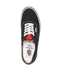 schwarze und weiße Segeltuch niedrige Sneakers von Vans